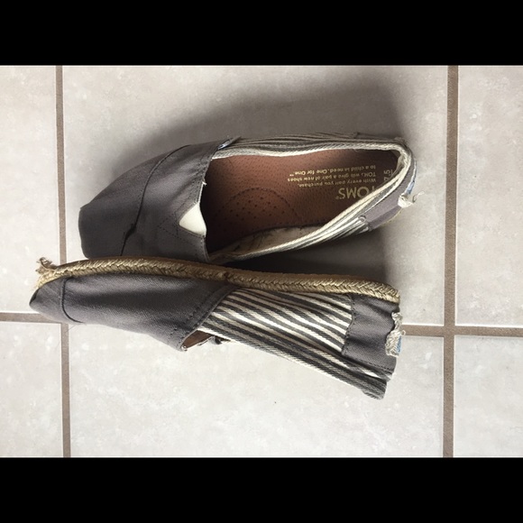 Toms grey canvas slip ons - Picture 3 of 4